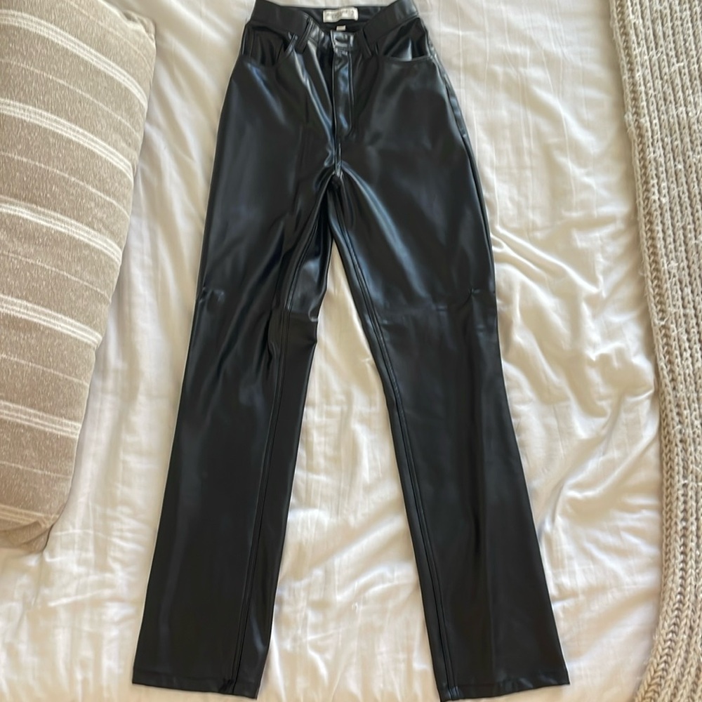 abercrombie curve love high rise straight faux leather pants - 25L